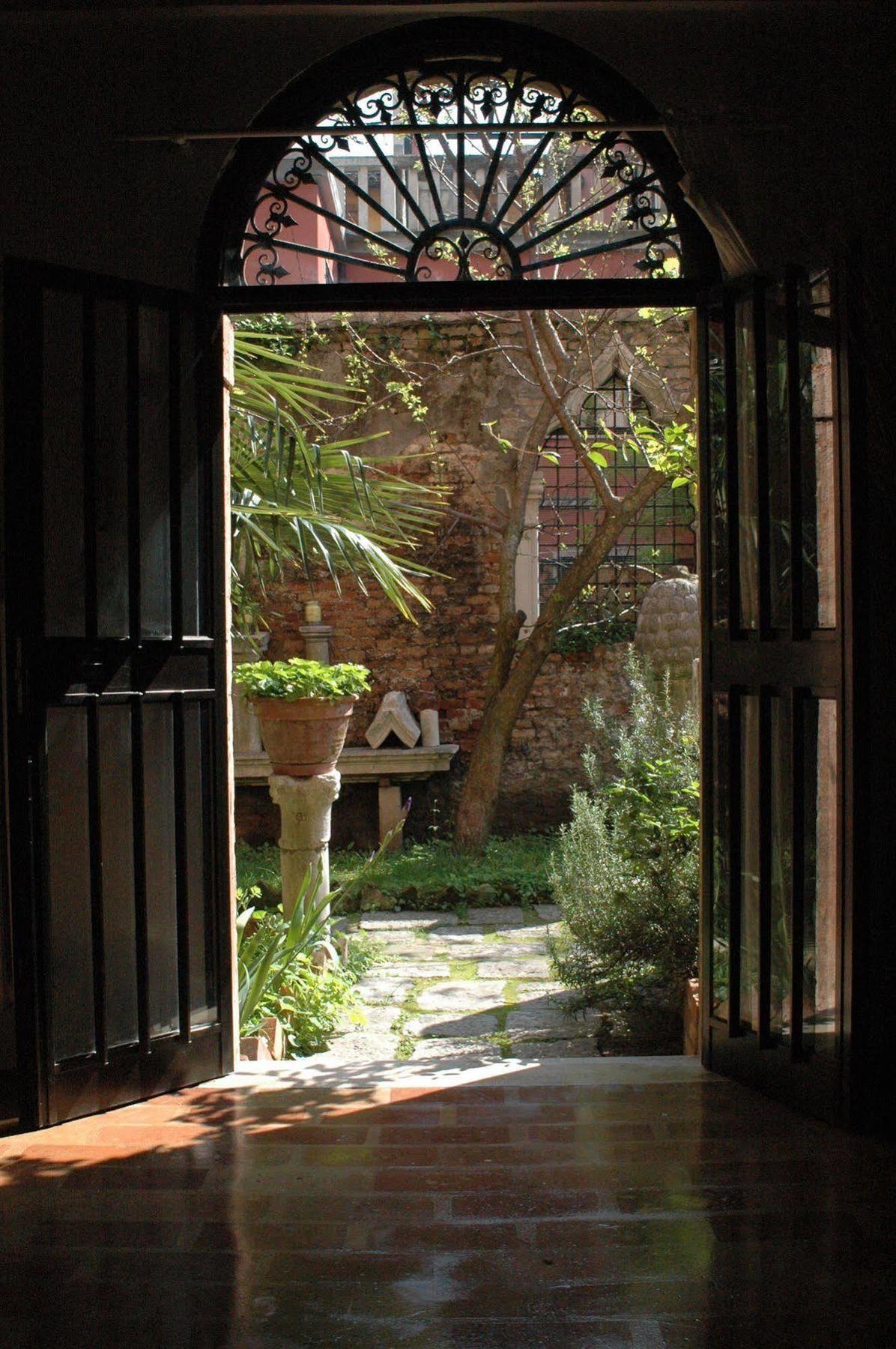 Appartamento Garden Ca' Rezzonico Venice Exterior photo